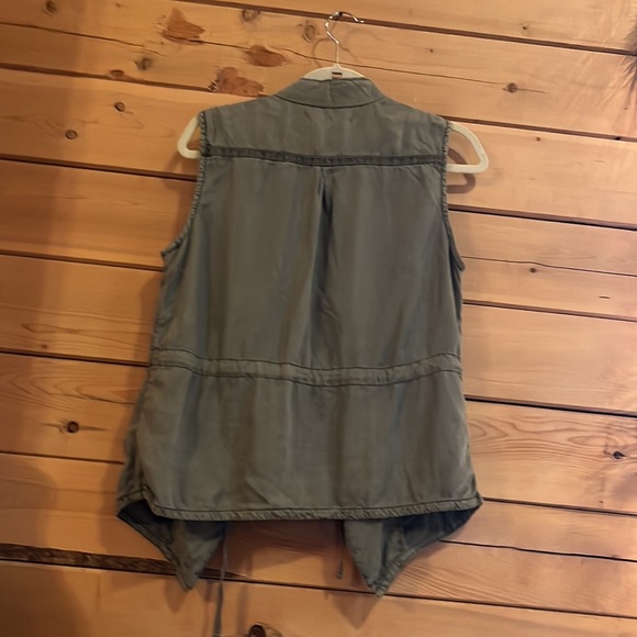 Military green cinch vest - Picture 6 of 9